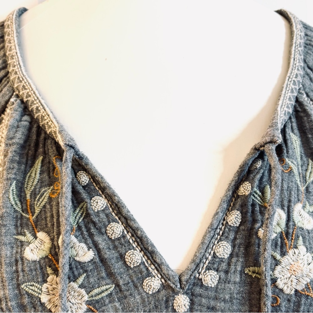 Johnny Was Workshop Gray Cream Embroidered Floral V-Neck Tunic Tassels medium - Picture 5 of 10